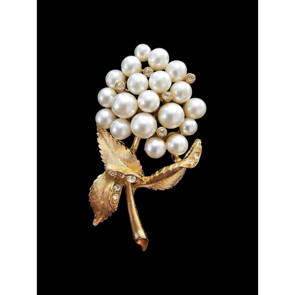 Vintage Savvy Swarovski Full Lead Crystal and Pearl Floral Gold Tone Brooch